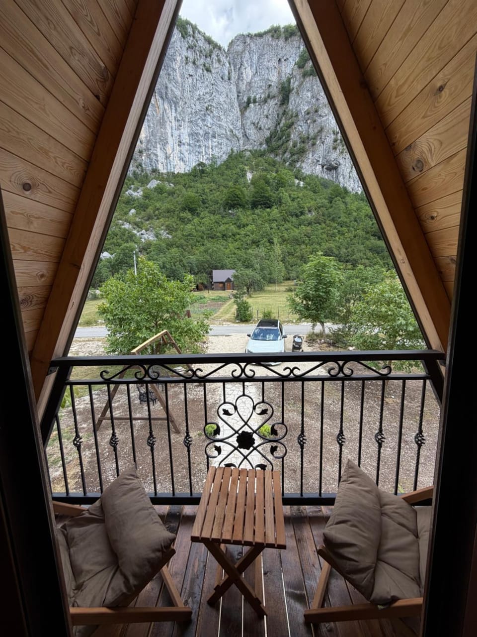 Peak House Komarnica House in Montenegro