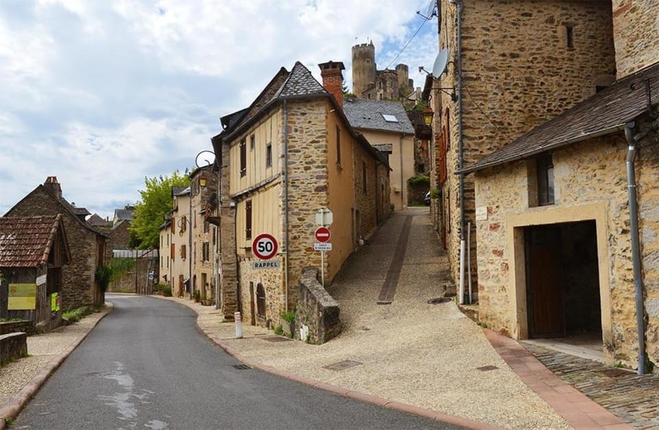 Appartement avec terrasses, au cœur du village Apartment in Occitanie