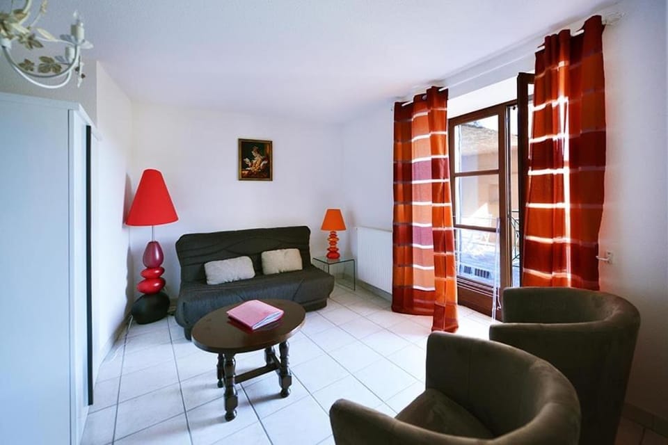 Appartement avec terrasses, au cœur du village Apartment in Occitanie