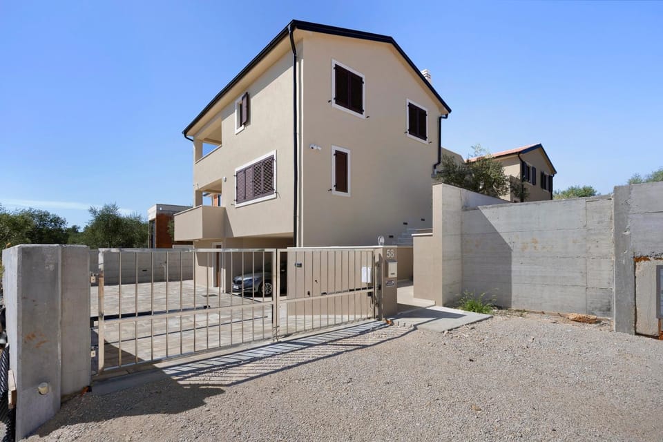 Maslina i More Apartment in Novigrad