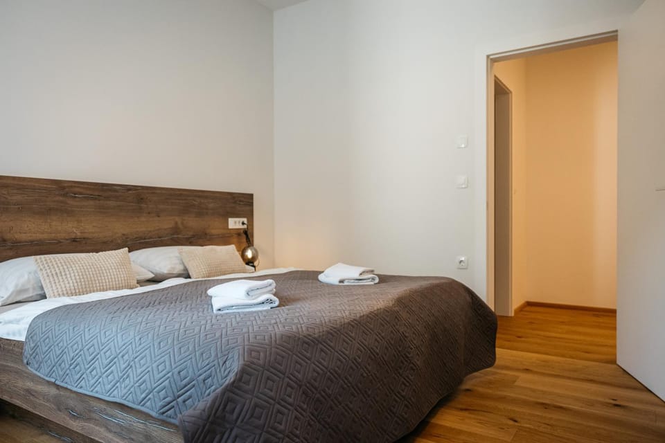 Bed, Photo of the whole room, Bedroom, towels