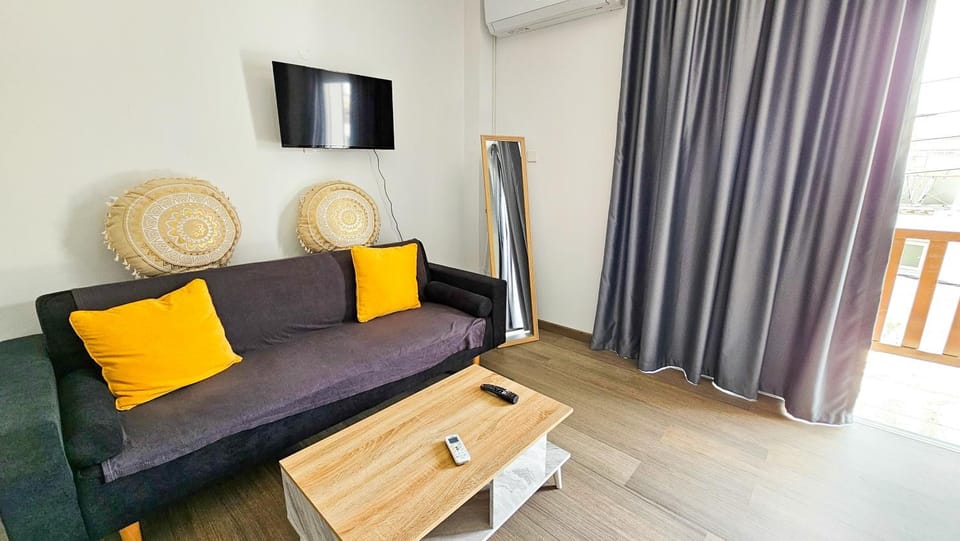TV and multimedia, Seating area, Evening entertainment