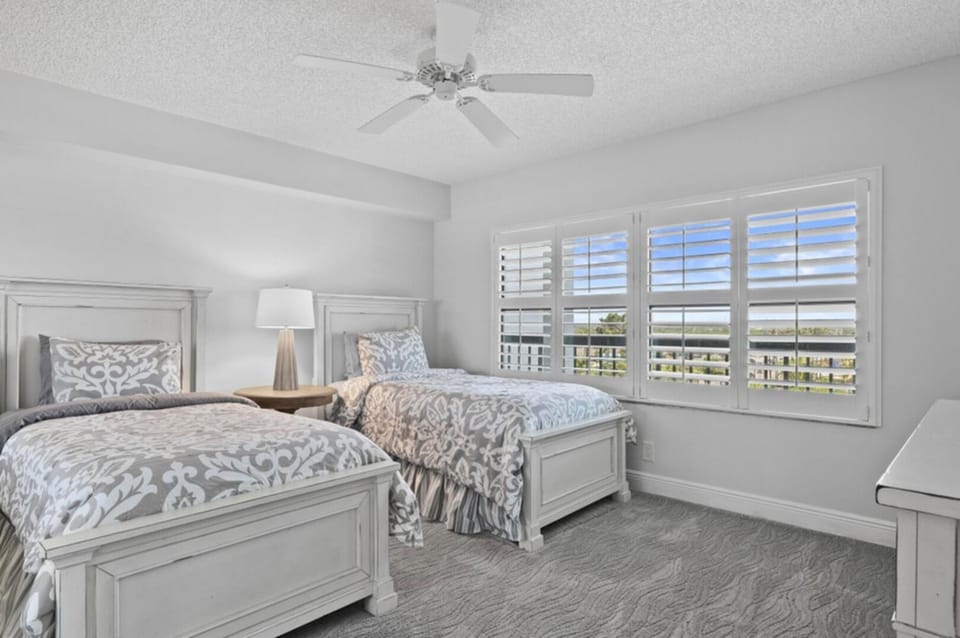 Oceanfront Two Bedroom Residence in Juno Beach Apartment in Juno Beach