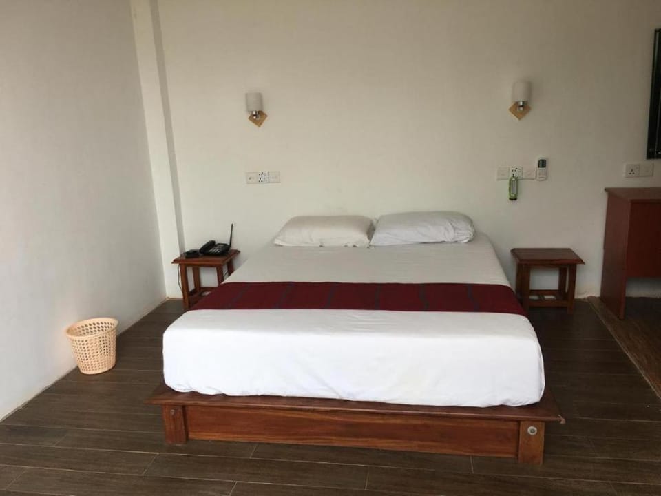 Tangalle Bluewind Hotel in Tangalle
