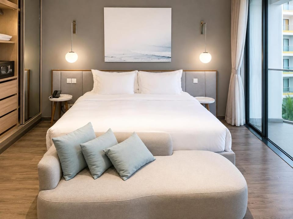 Bed, Photo of the whole room, Bedroom