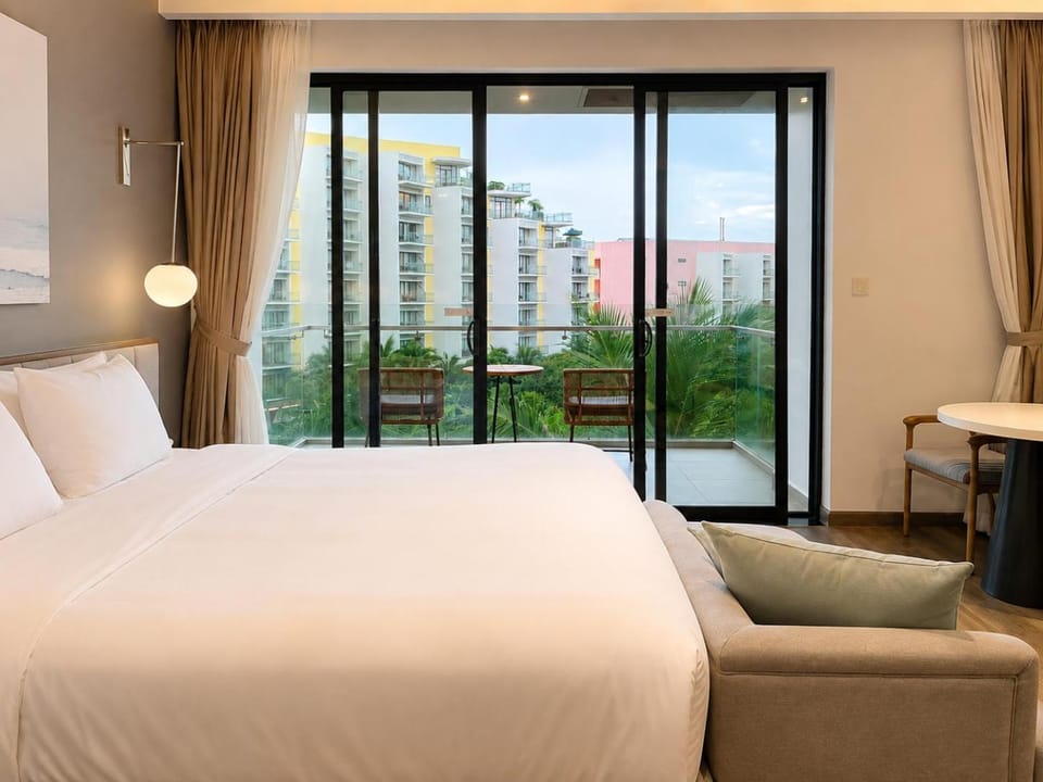 Bed, View (from property/room), Balcony/Terrace