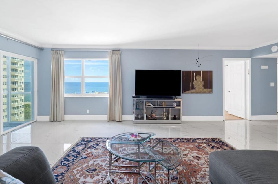 Three Bedroom Oceanfront Home with Endless Views Apartment in Pompano Beach