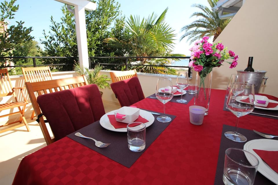 View (from property/room), Balcony/Terrace, Food and drinks, Dining area, Sea view