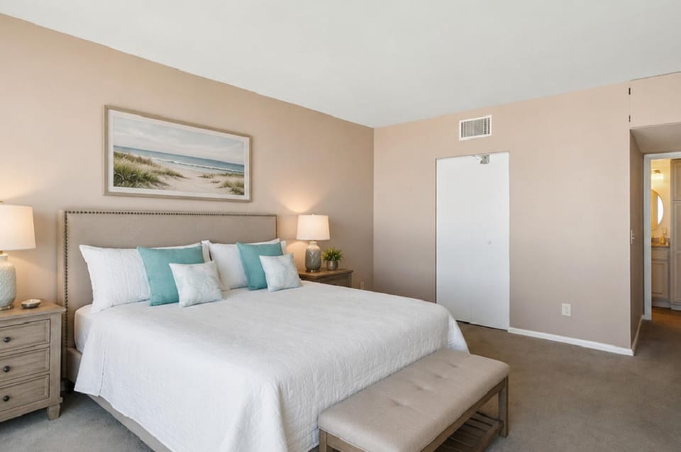 Oceanfront Two Bedroom Retreat with Private Balcony Apartment in Jacksonville Beach