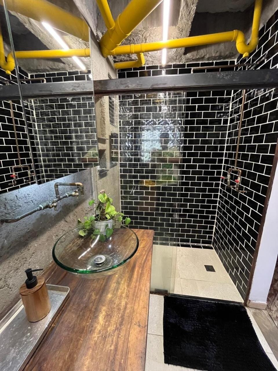 Industrial Design Terrace El Poblado fast WIFI Apartment in Medellin