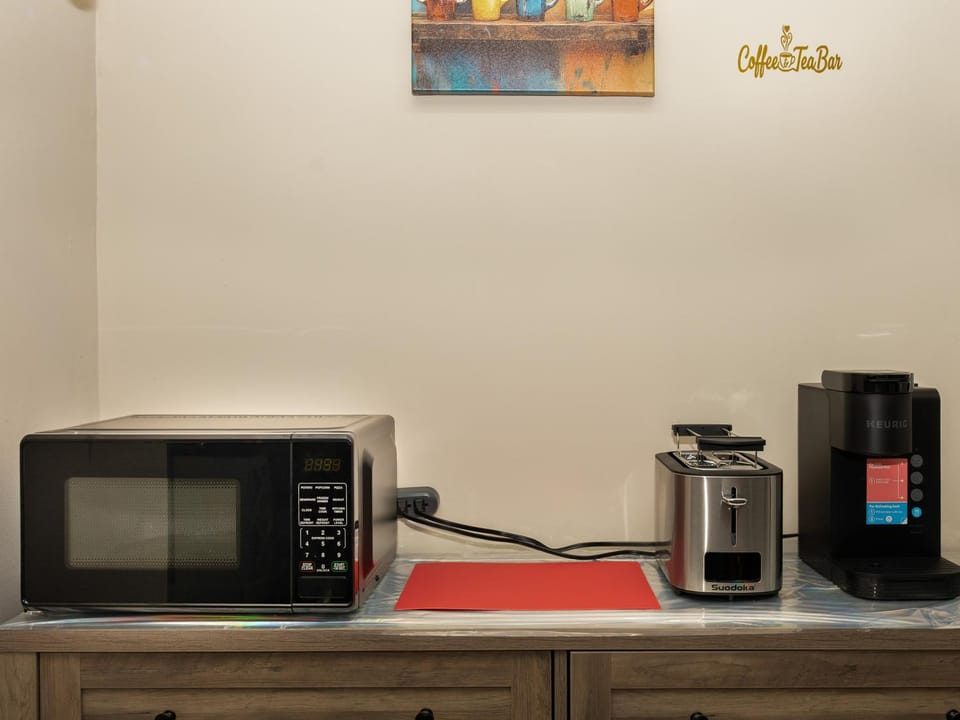 Coffee/tea facilities, toaster