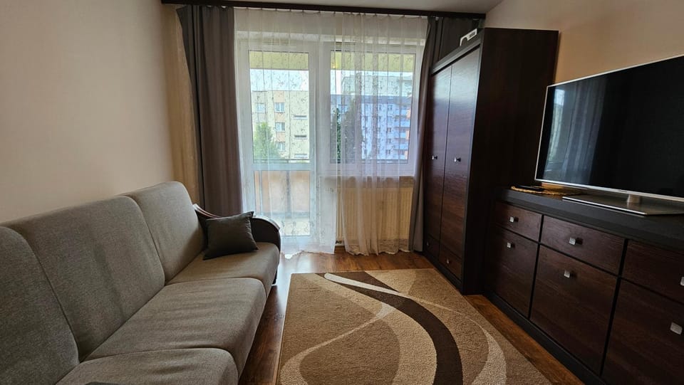 Communal lounge/ TV room, TV and multimedia, Living room, Seating area, Evening entertainment