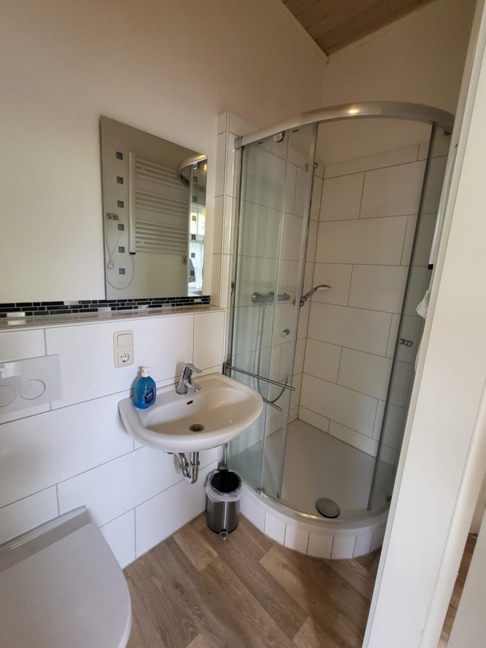 Shower, Toilet, Bathroom, towels
