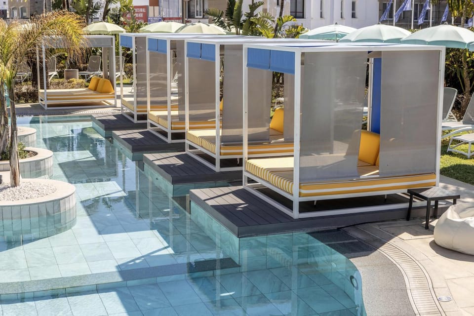 Swimming pool, sunbed