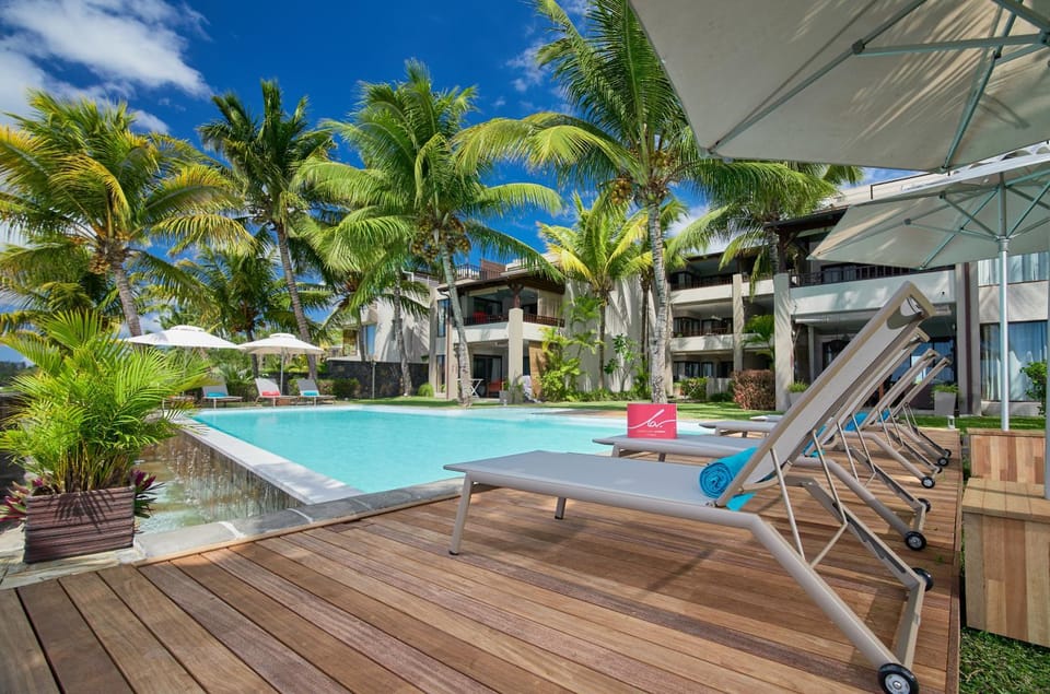 Property building, Swimming pool, Swimming pool
