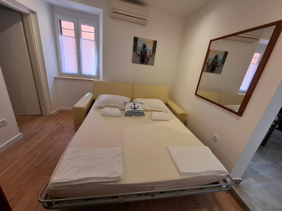 Bed, air conditioner