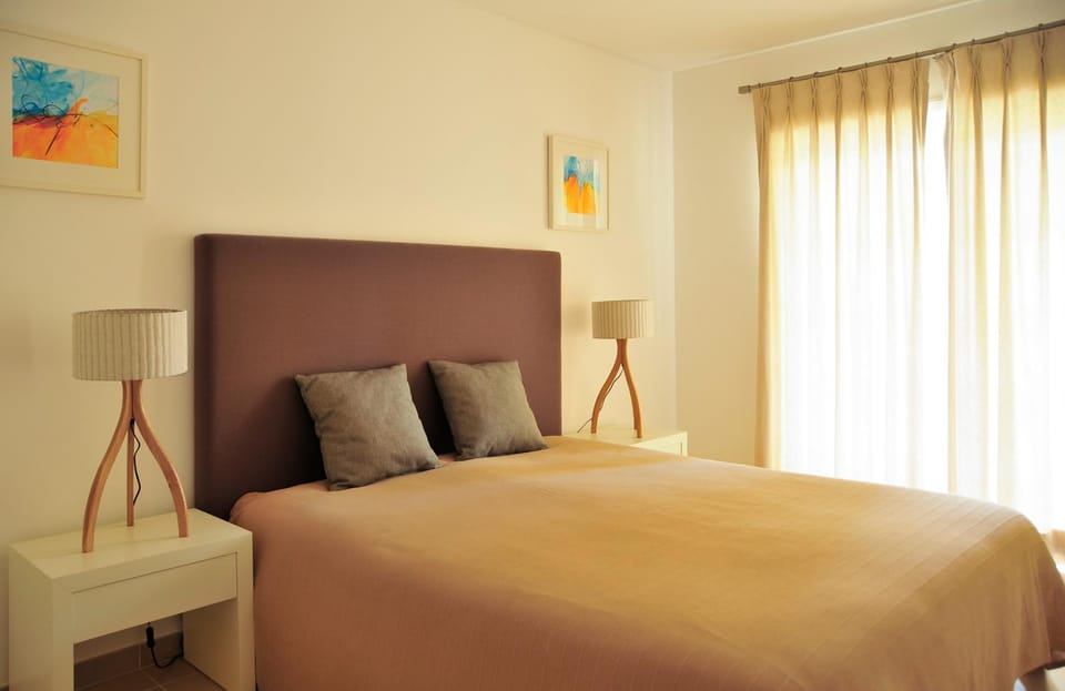 Beach, Bedroom, Family