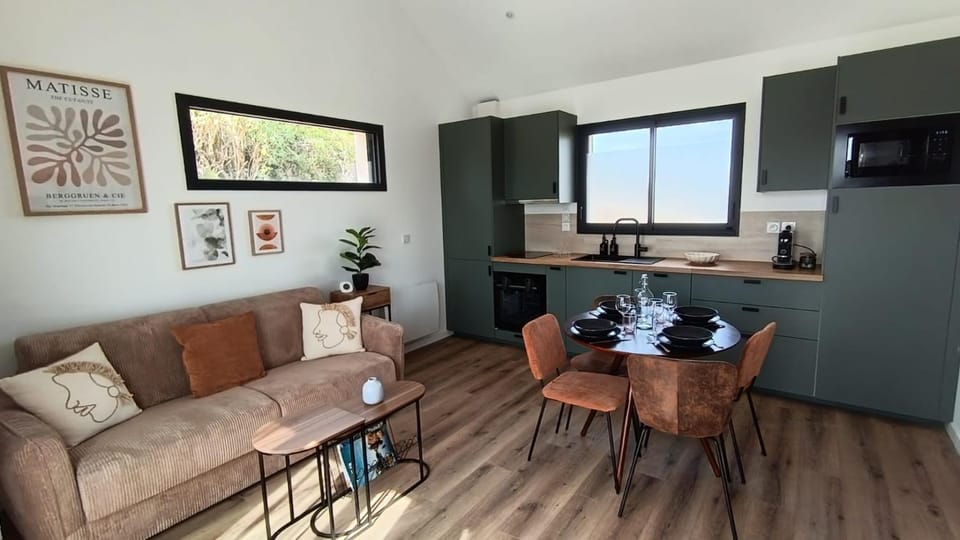 Kitchen or kitchenette, Living room, Dining area