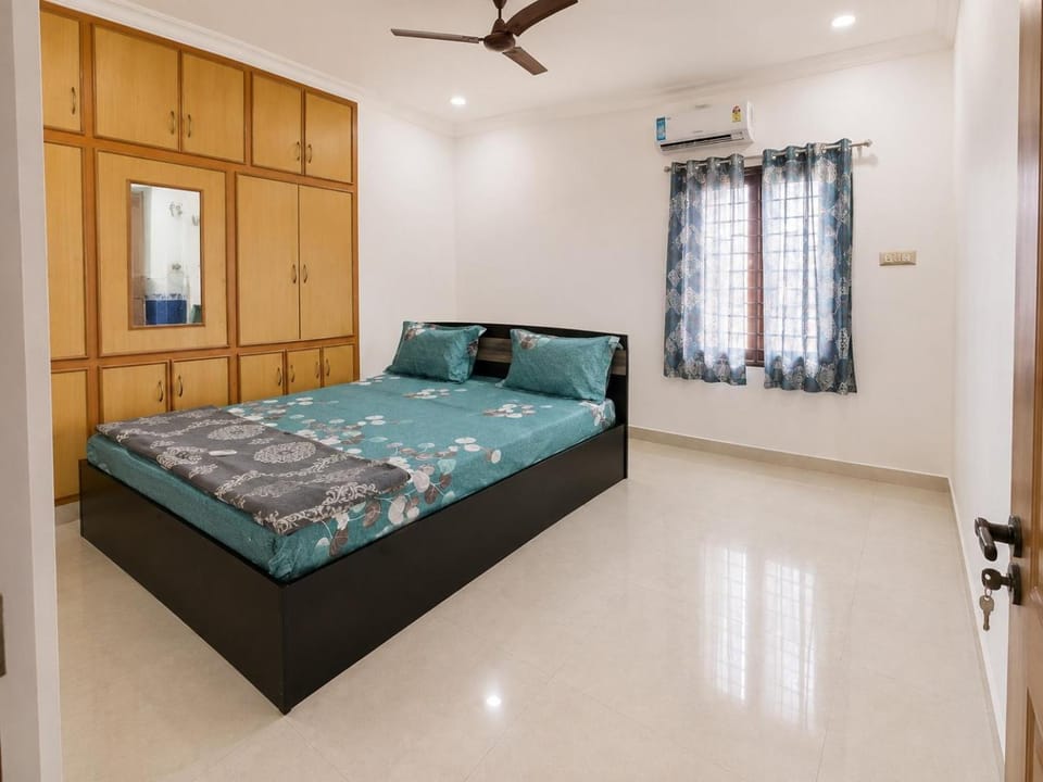 Bedroom, wardrobe