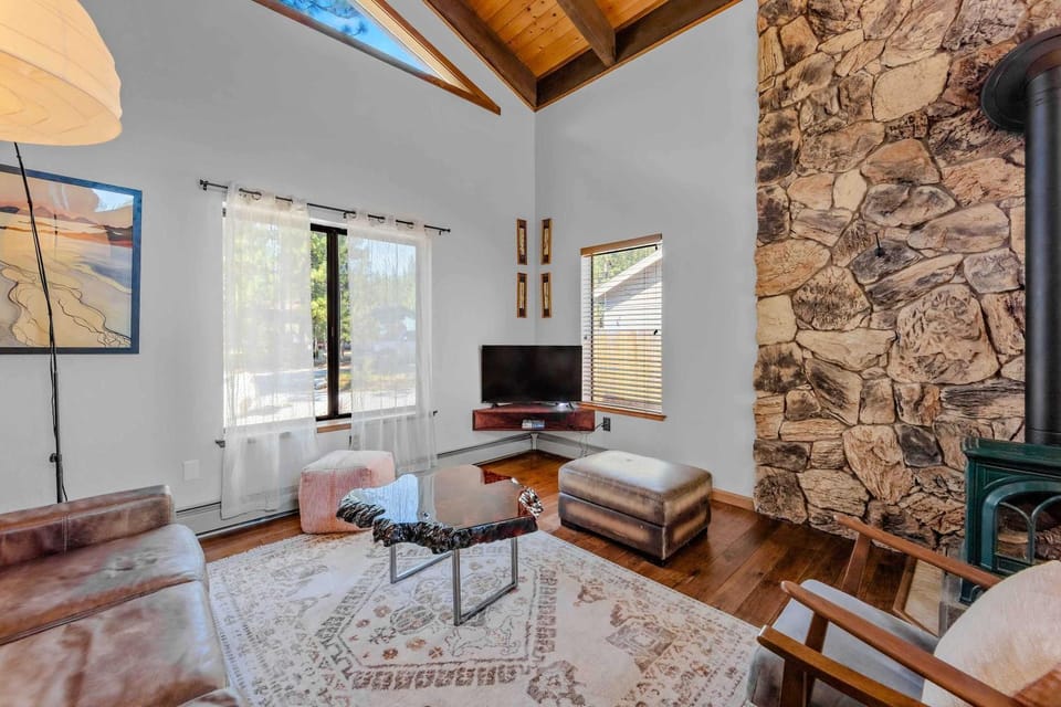 Lakewood Escape 3BR Retreat Apartment in South Lake Tahoe
