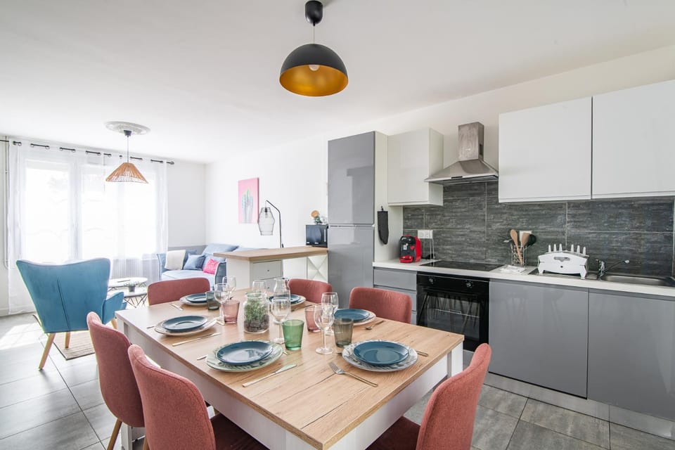 Dining area, kitchen