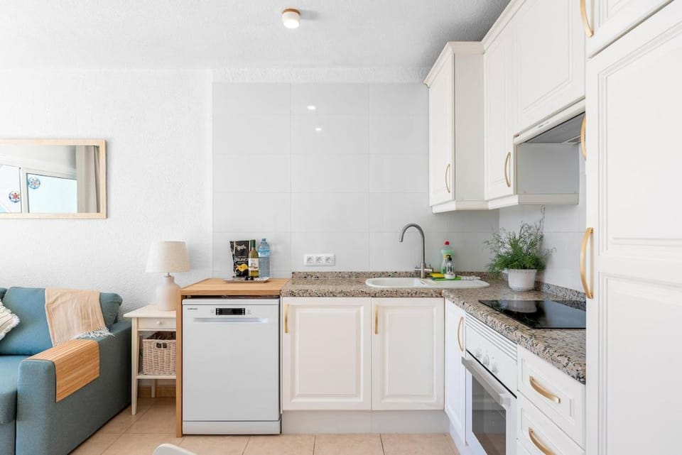 Bright 1BR Apartment with Pool & Ocean Views Apartment in Acantilados de Los Gigantes