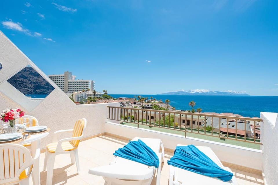 Bright 1BR Apartment with Pool & Ocean Views Apartment in Acantilados de Los Gigantes