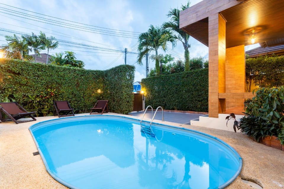 Night, Pool view, Swimming pool, Swimming pool, sunbed
