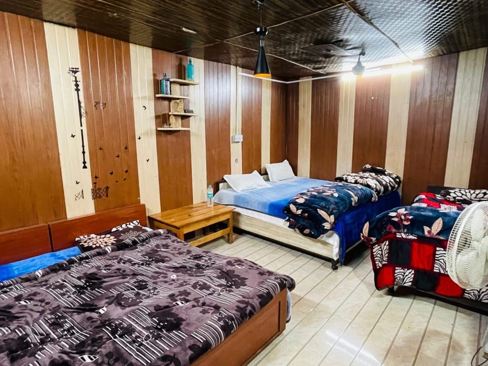 Moonlight huts camps Hotel in Himachal Pradesh