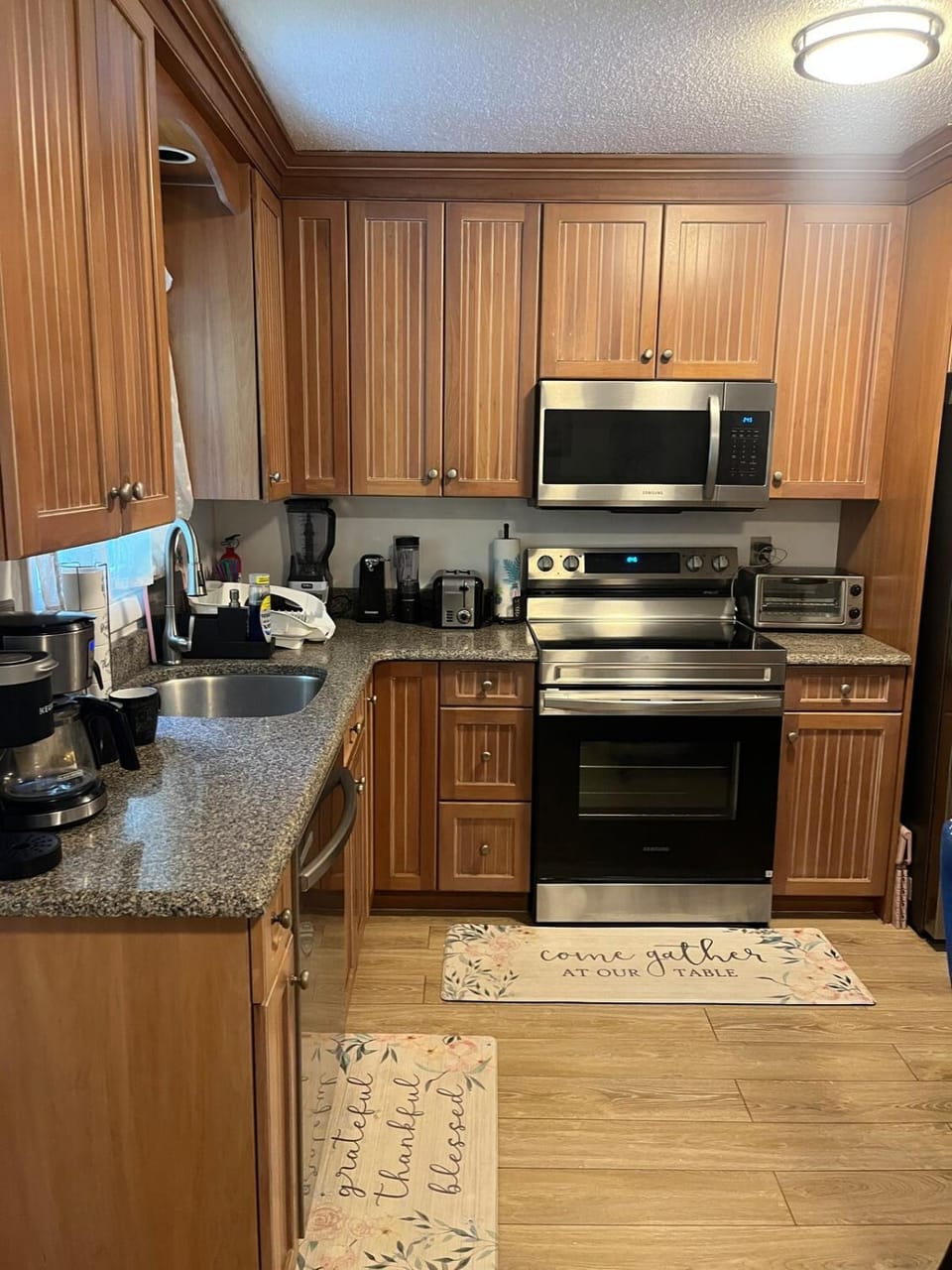 Beautiful bunker hill home with Gym and yard! Apartment in Waterbury