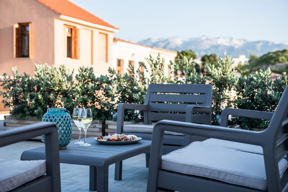 Patio, Natural landscape, Seating area, Dining area, Mountain view