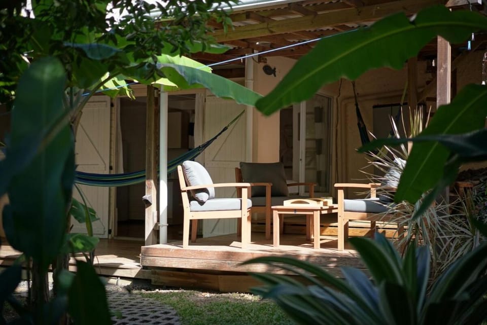 Spacious Beachfront Studio - Pool Hiking Surfing - South Apartment in La Trinité
