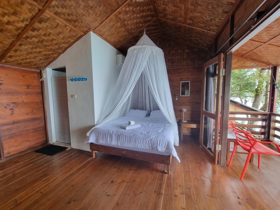 Bed, View (from property/room), Photo of the whole room, Bedroom