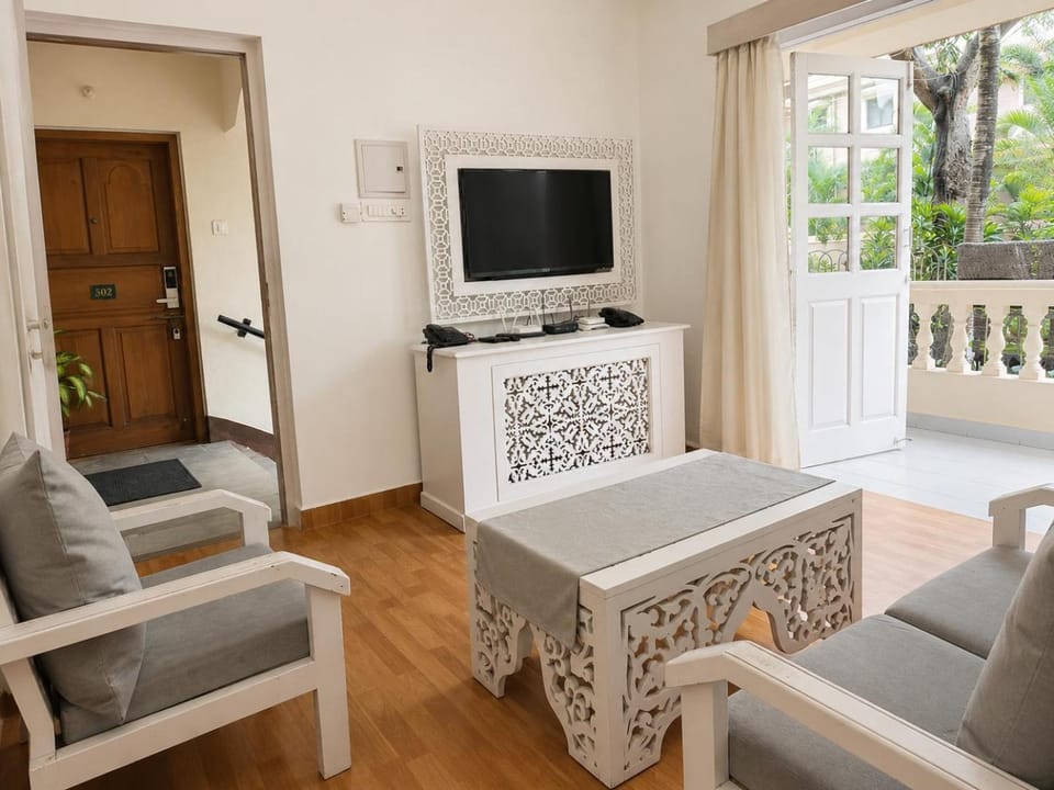TV and multimedia, Kitchen or kitchenette, Living room, Dining area, Evening entertainment