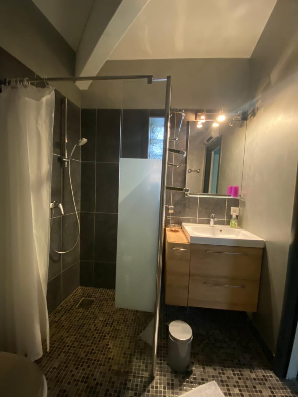Shower, towels