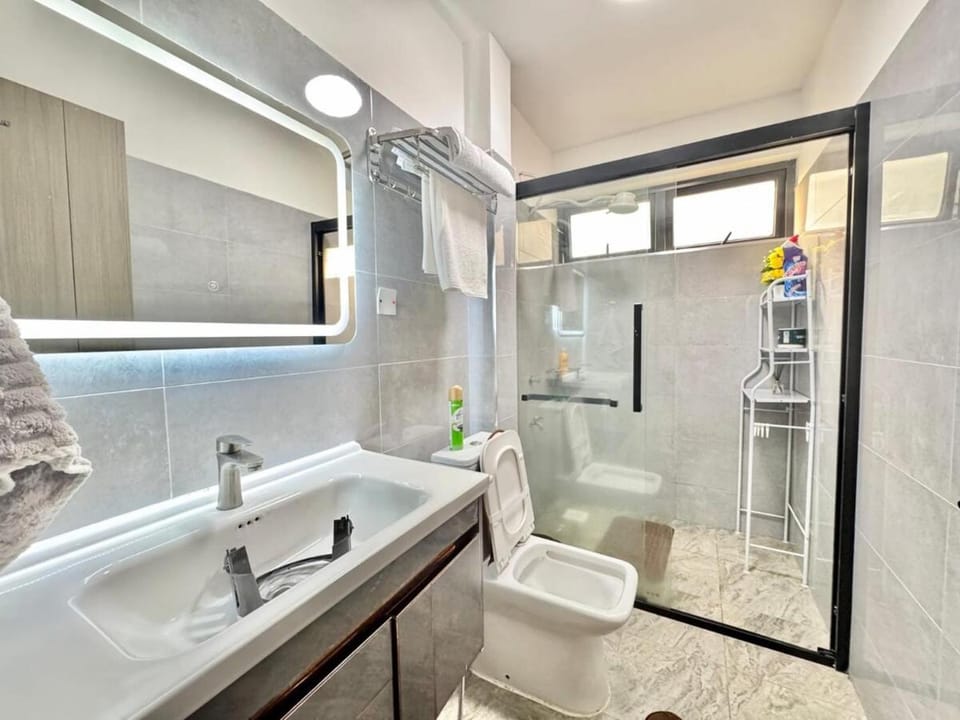 M&E Luxury Suites, Kilimani - Fully-Furnished Partitioned Mini 1-Bedroom Apartment in Nairobi County