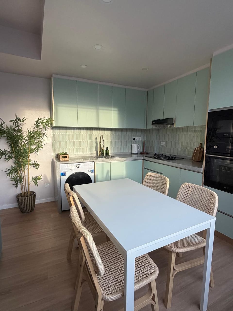 Kitchen or kitchenette, Dining area, oven, stove