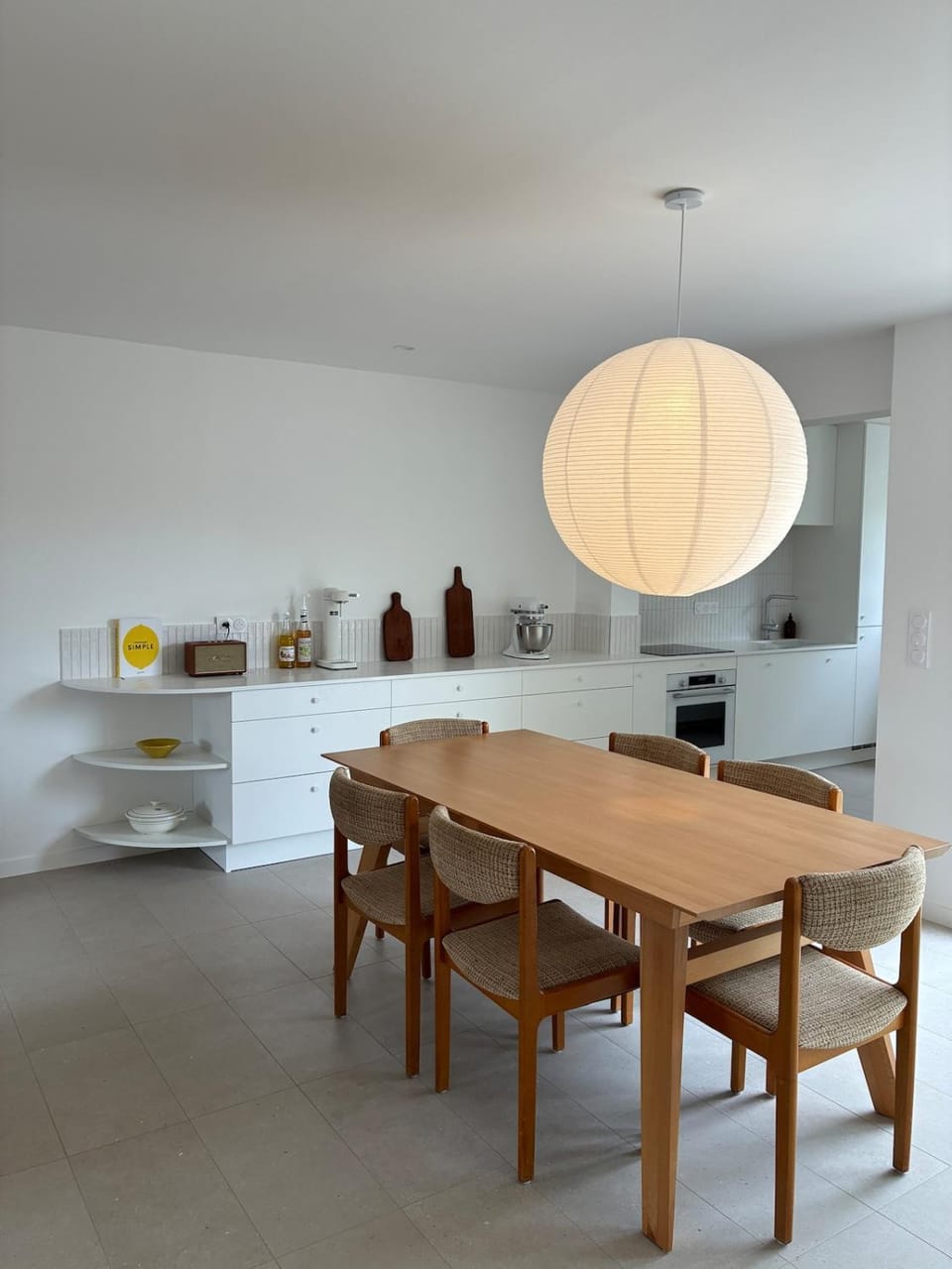 Kitchen or kitchenette, Dining area