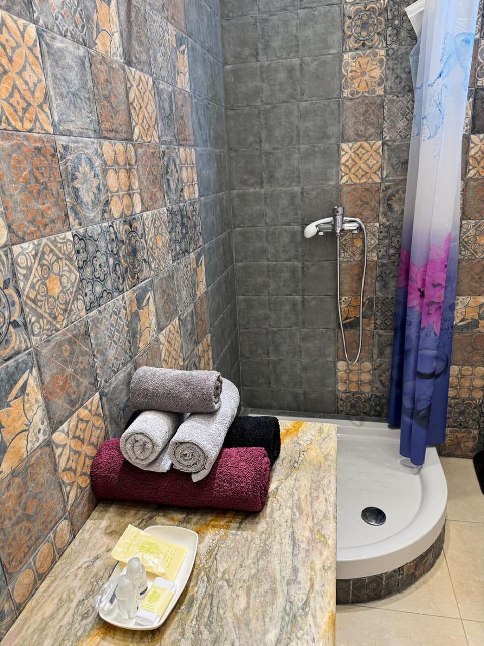 Shower, towels