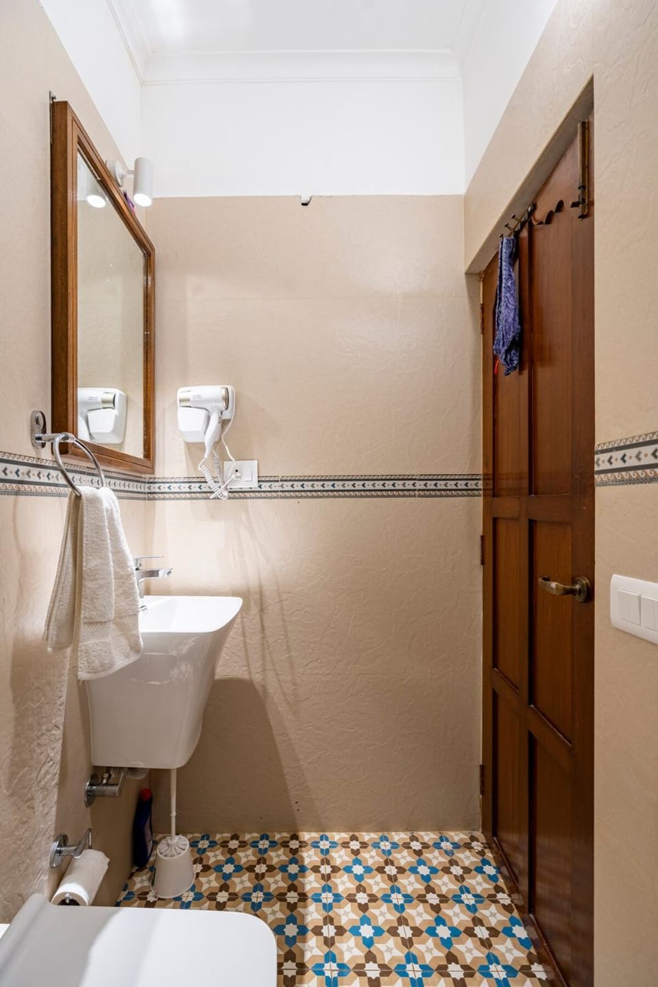 Diwan-E-Khas Platinum Penthouse Apartment in New Delhi