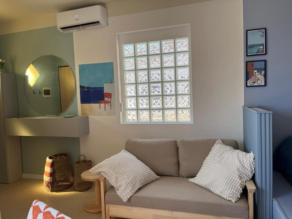 Living room, air conditioner