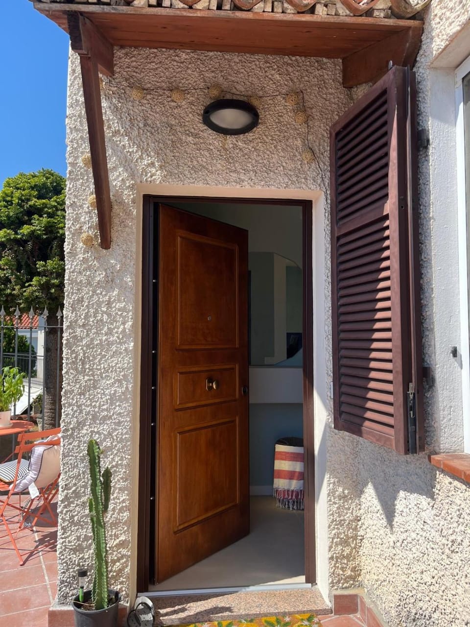 Facade/entrance