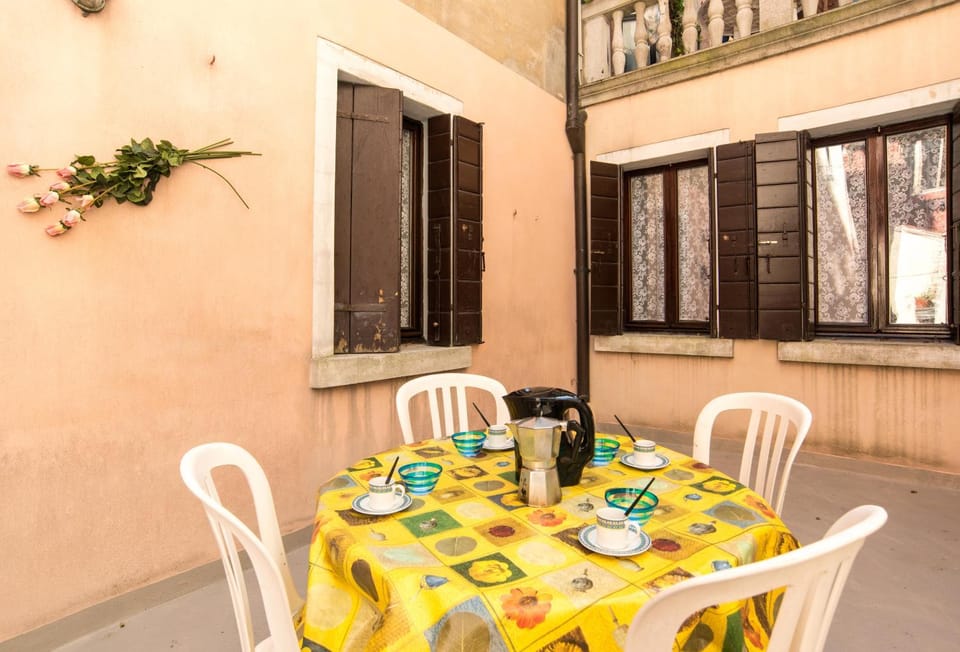 Patio, Day, Balcony/Terrace