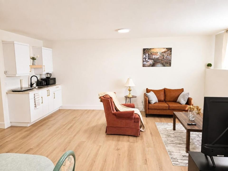 Kitchen or kitchenette, Living room