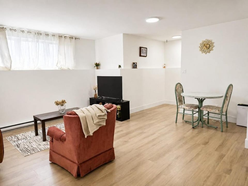 Communal lounge/ TV room, TV and multimedia, Living room