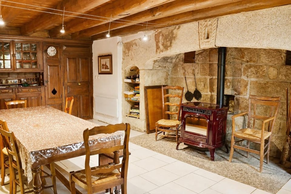 Property building, Kitchen or kitchenette, Living room