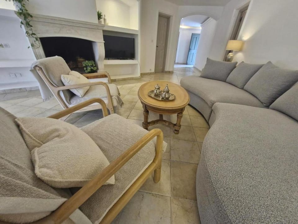 Charming Independent Garden Floor, French Riviera Villa in Valbonne