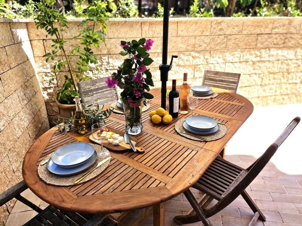 Charming Independent Garden Floor, French Riviera Villa in Valbonne