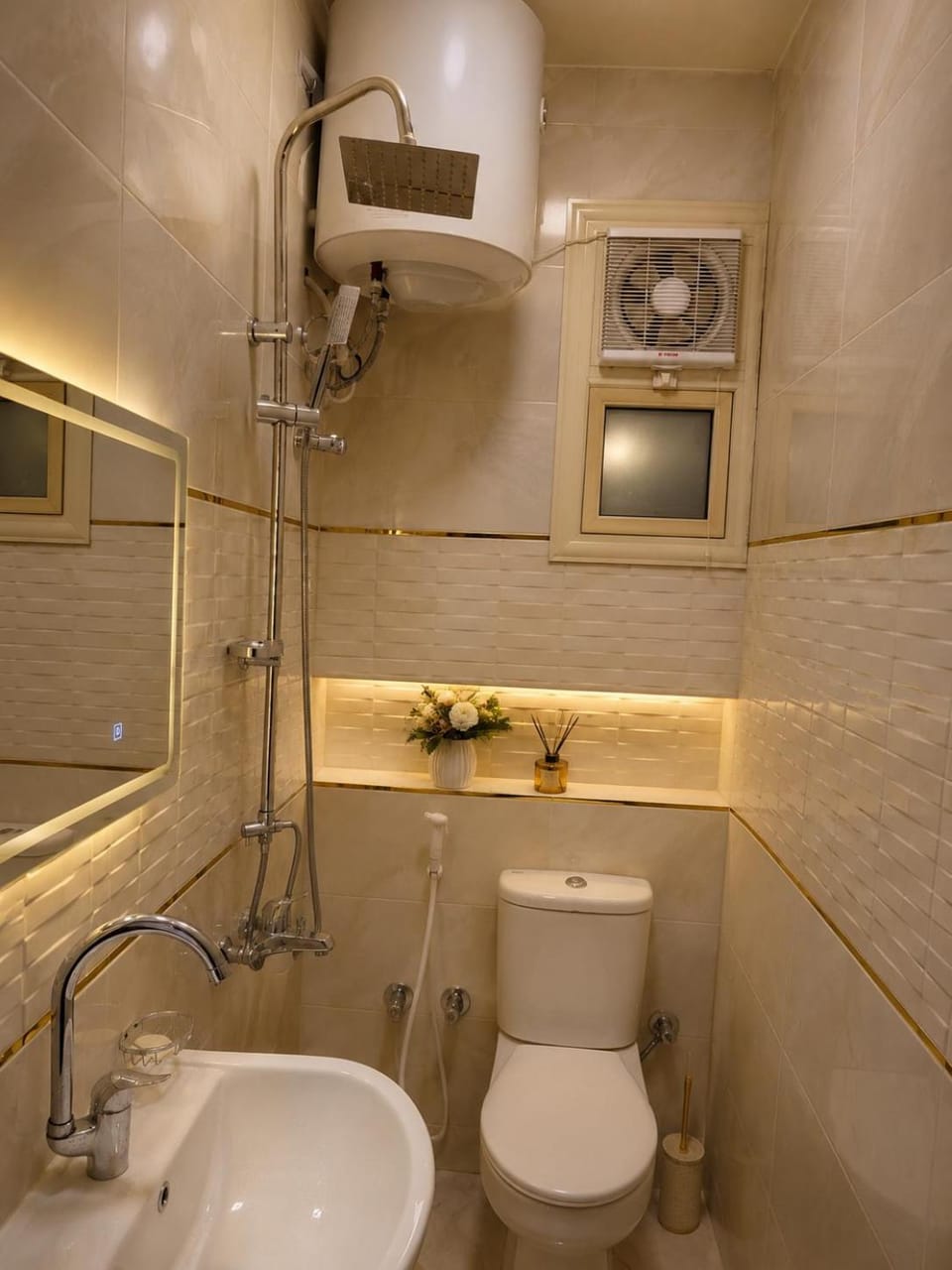 Shower, Toilet, Bathroom, Bath, bidet, towels