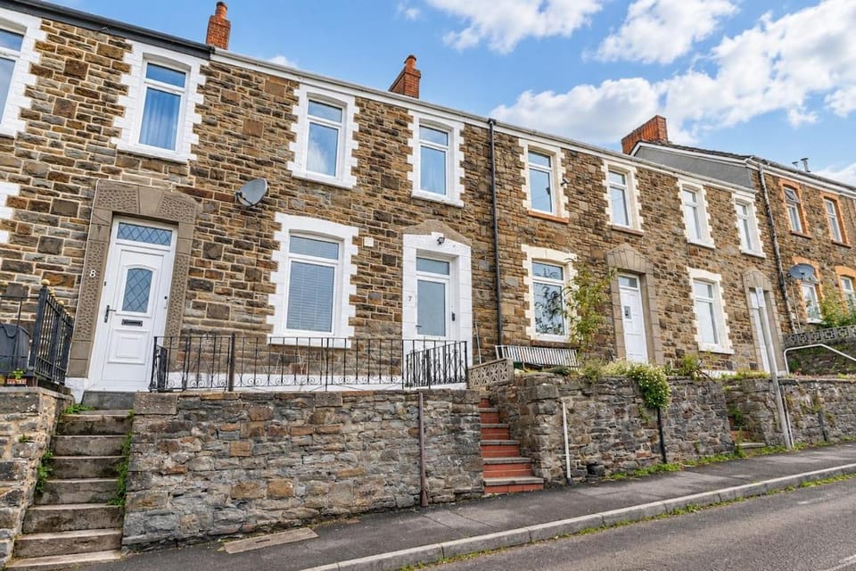 Luxury 4BR Home in Swansea Centre House in Swansea